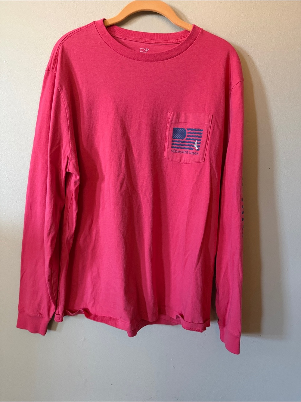 Vineyard Vines Long Sleeve Tee in Heathered Red with Pocket Flag large